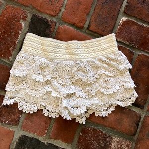 Cream lace shorts